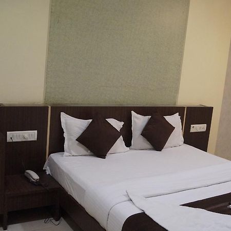 Hotel Panvel Palace Ngoại thất bức ảnh