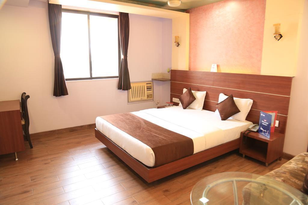 Hotel Panvel Palace Ngoại thất bức ảnh