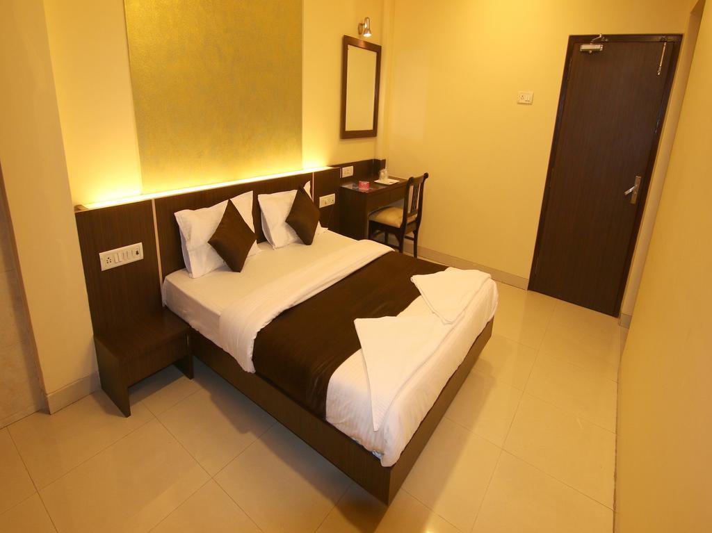 Hotel Panvel Palace Ngoại thất bức ảnh