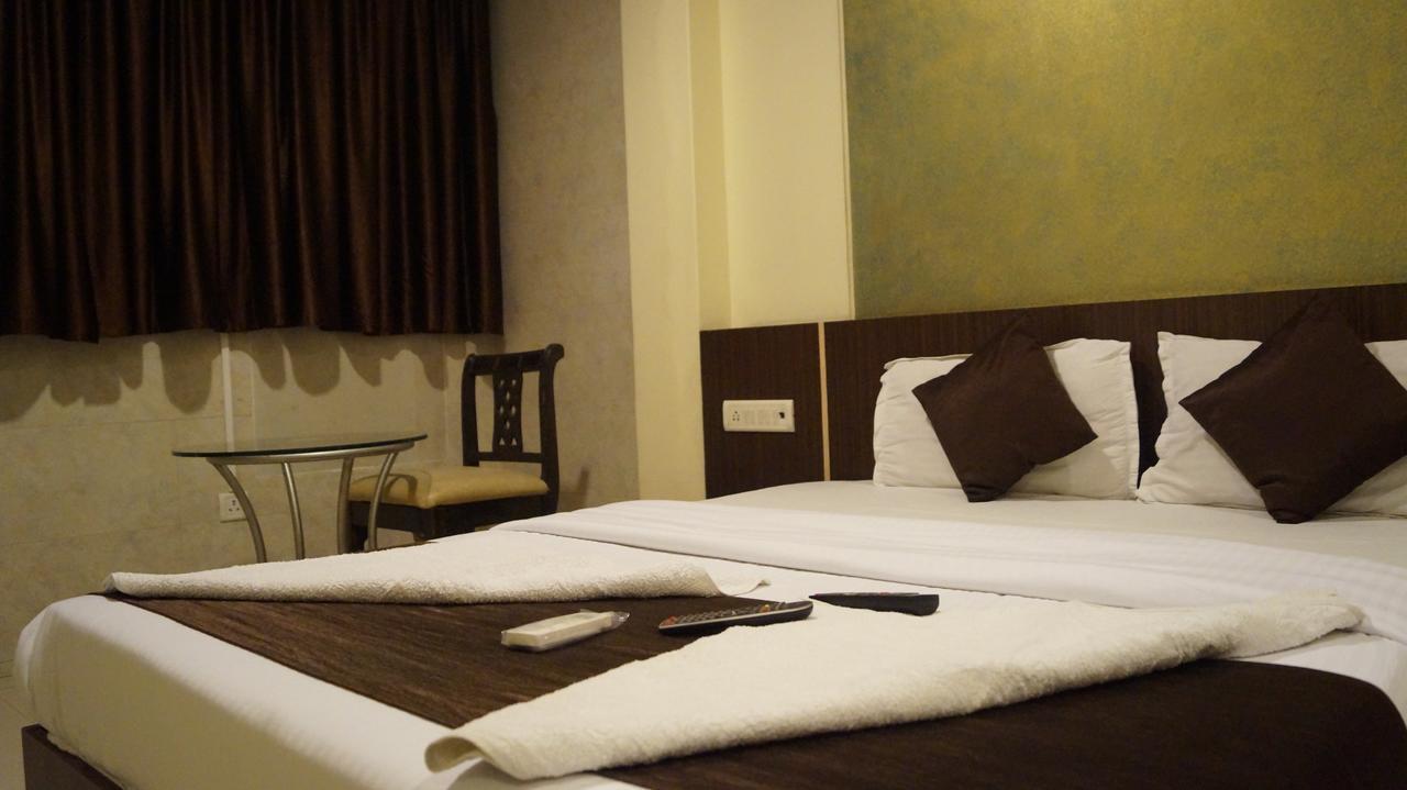 Hotel Panvel Palace Ngoại thất bức ảnh