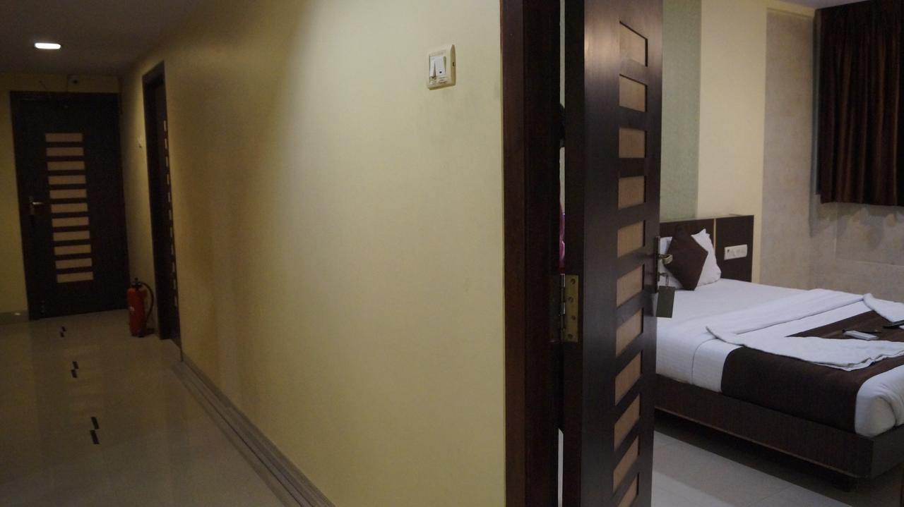 Hotel Panvel Palace Ngoại thất bức ảnh