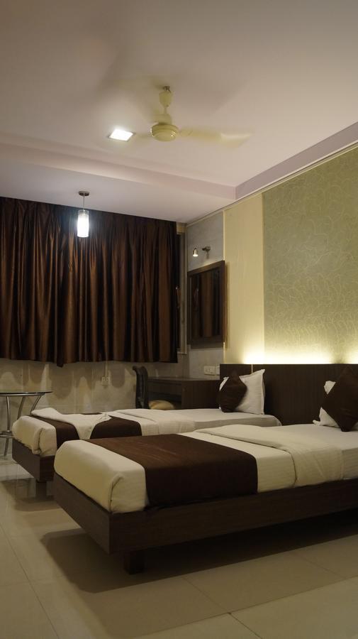 Hotel Panvel Palace Ngoại thất bức ảnh